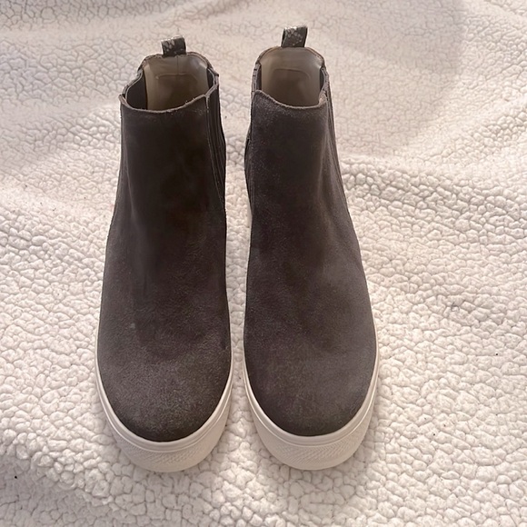 Dolce Vita gray suede hidden wedge sneaker size 9.5 - Picture 1 of 7